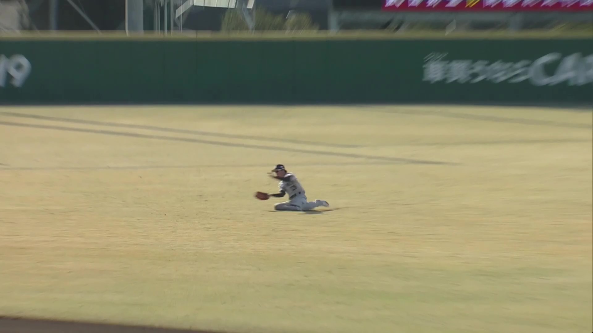 【ファーム】ナイスプレー!! マリーンズ・杉山諒 センター前の打球を華麗にスライディングキャッチ!! 2026年3月21日 埼玉西武ライオンズ 対 千葉ロッテマリーンズ