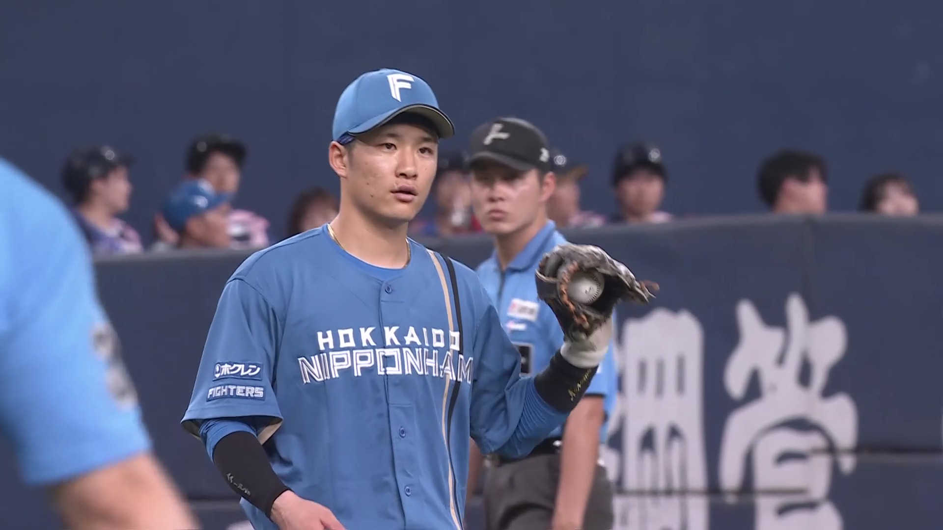 【6回裏】好反応!! ファイターズ・奈良間大己 投手弾いた打球を処理しジャンピングスロー!! 2026年7月18日 オリックス・バファローズ 対 北海道日本ハムファイターズ