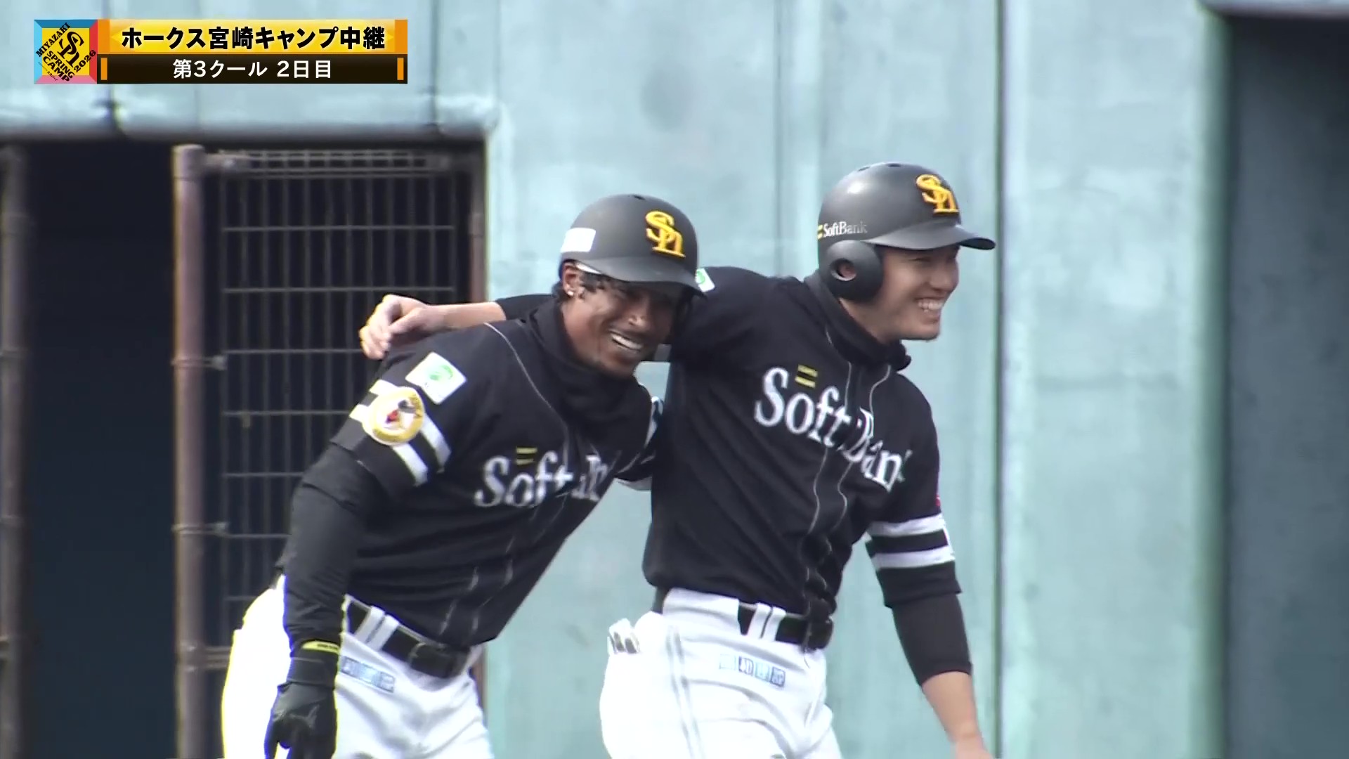 【春季キャンプ】ホークス・ダウンズがフェンス直撃のヒットを放ち栗原陵矢と… 2026年2月11日 福岡ソフトバンクホークス