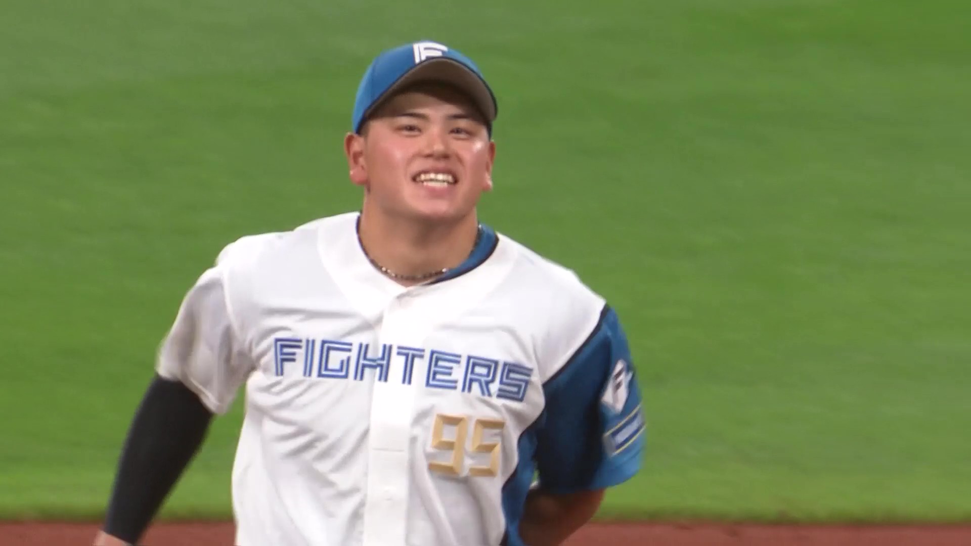 【3回表】弾ける笑顔!! ファイターズ・常谷拓輝 初めての守備機会でフライをがっちりキャッチ!! 2026年7月31日 北海道日本ハムファイターズ 対 千葉ロッテマリーンズ