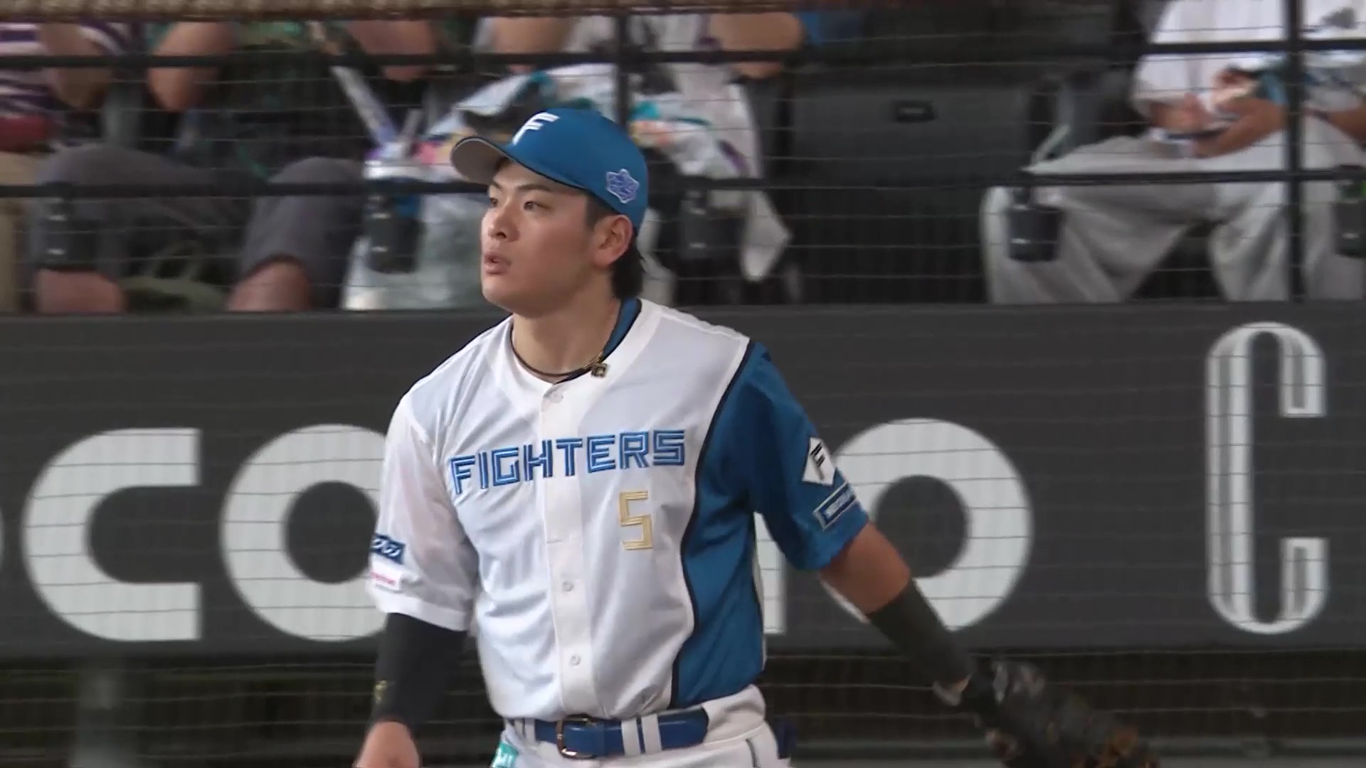 【3回表】ファイターズ・野村佑希 ネット際のファウルフライに追いつく好プレー!! 2026年8月8日 北海道日本ハムファイターズ 対 東北楽天ゴールデンイーグルス
