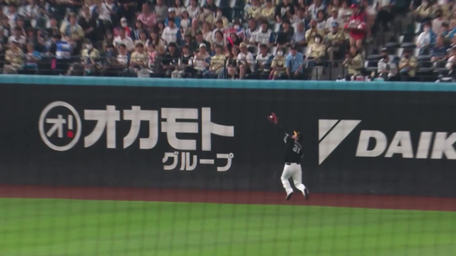【1回裏】ファインプレー!! ホークス・正木智也 右中間抜けそうな当たりをジャンピングキャッチ!! 2026年7月14日 北海道日本ハムファイターズ 対 福岡ソフトバンクホークス