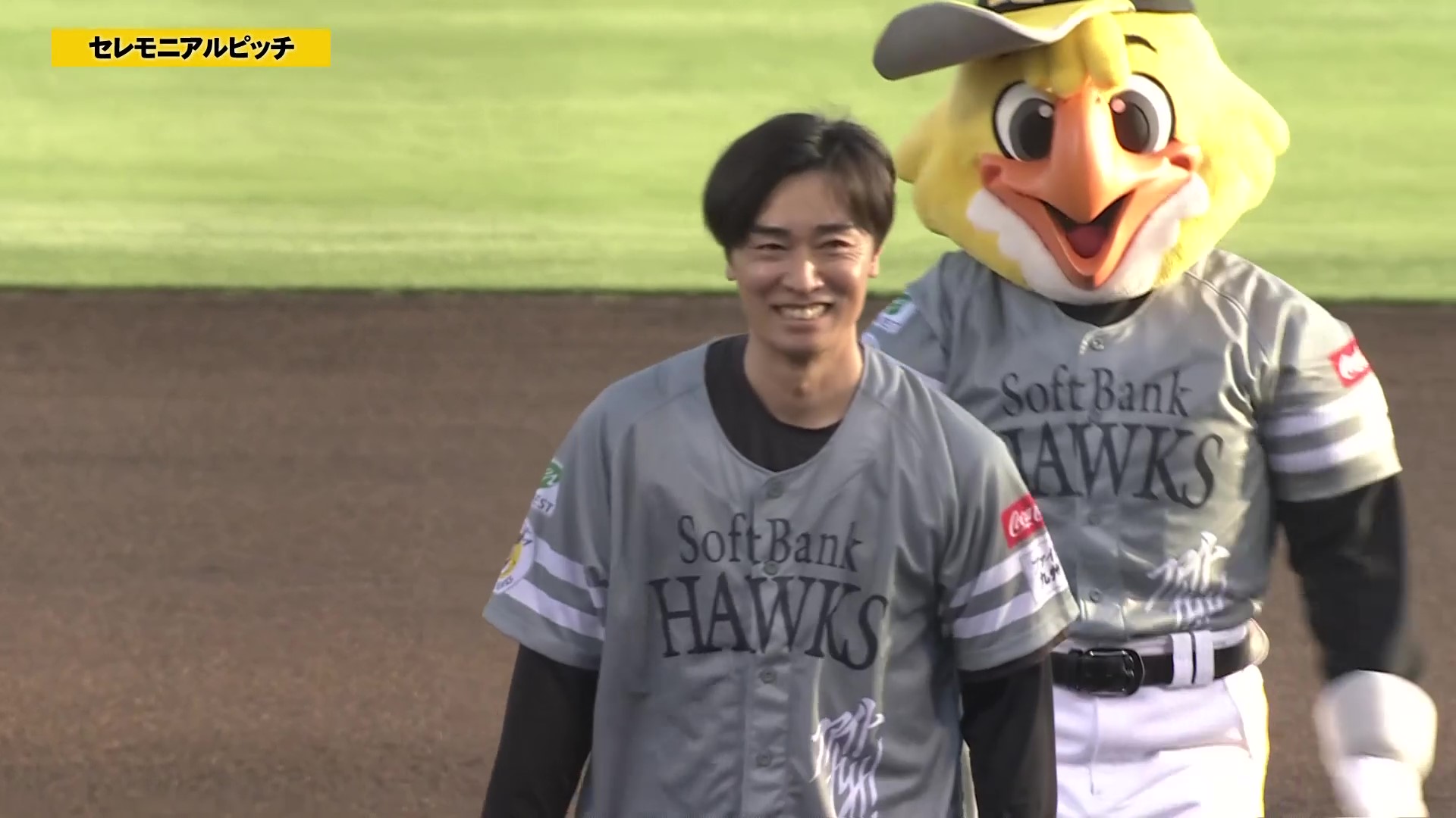 【始球式】球団統括本部付アドバイザー・和田毅さんと元サッカー日本代表・巻誠一郎さんによるセレモニアルピッチ!! 2026年4月16日 福岡ソフトバンクホークス 対 東北楽天ゴールデンイーグルス