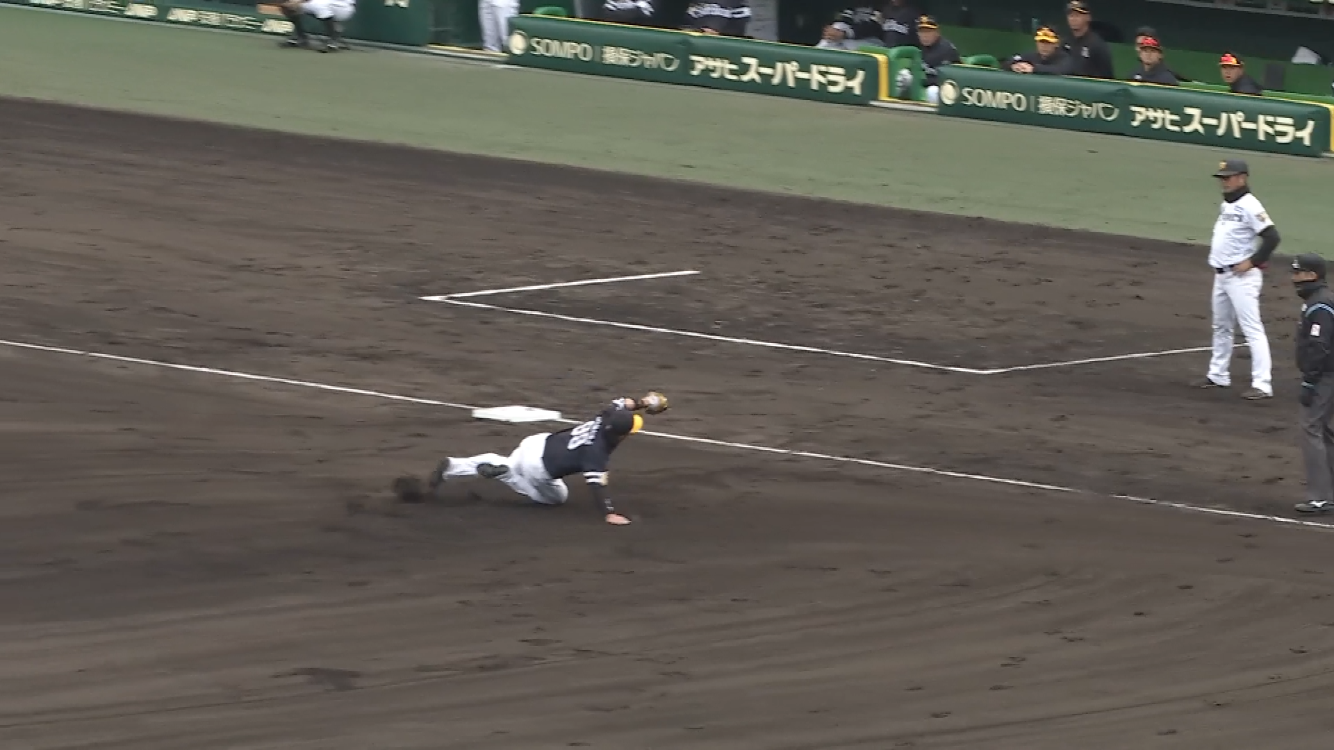 【6回裏】守備でも魅せる!! ホークス・野村勇が三塁線の打球に素早く反応してアウトを取る!! 2026年3月6日 阪神タイガース 対 福岡ソフトバンクホークス