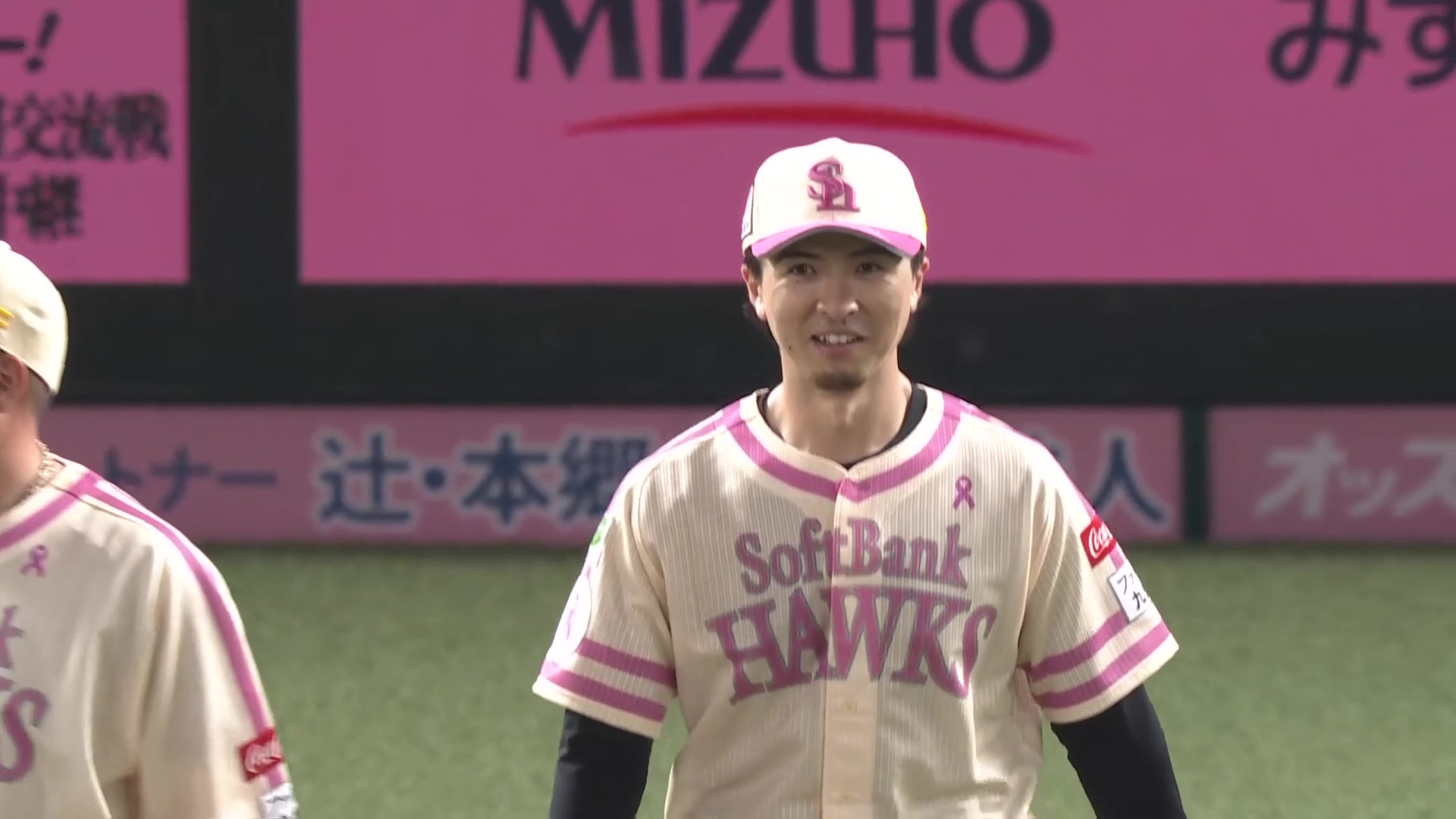 【4回表】得点は許さない!! ホークス・上沢直之 打球を素早く処理しホーム生還を阻止する!! 2026年5月8日 福岡ソフトバンクホークス 対 千葉ロッテマリーンズ