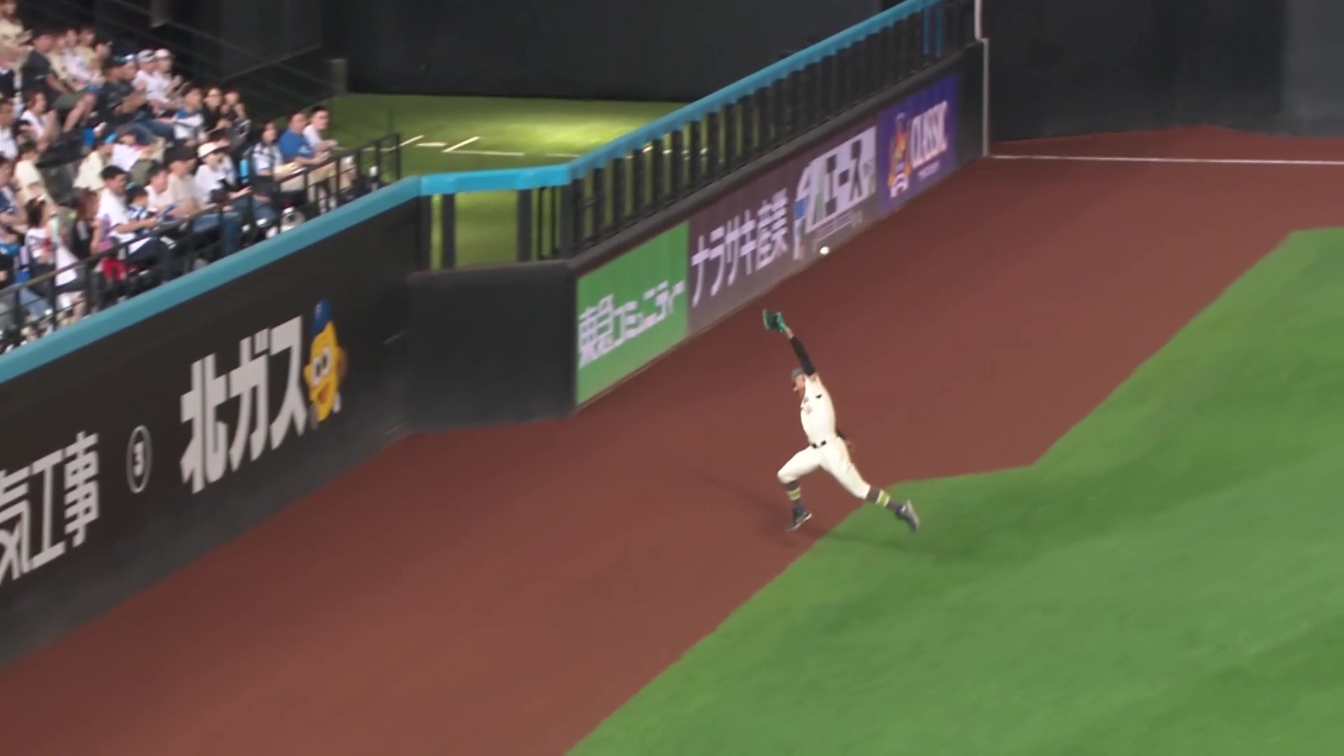 【1回表】犠飛に留める好守!! ファイターズ・万波中正 フライをジャンピングキャッチ!! 2026年7月12日 北海道日本ハムファイターズ 対 埼玉西武ライオンズ