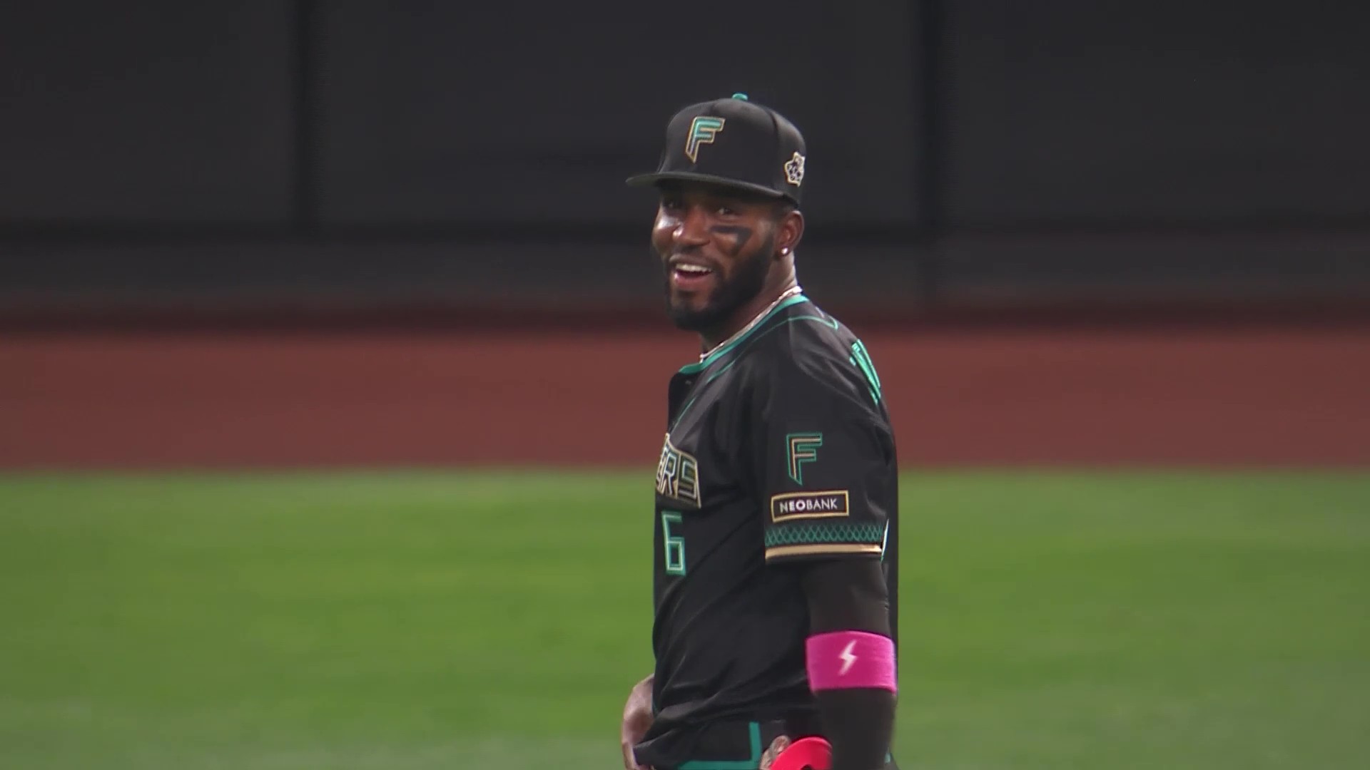 【7回表】ニコニコ守備!! ファイターズ・カストロ センターへの打球をダイビングキャッチ!! 2026年3月21日 北海道日本ハムファイターズ 対 東京ヤクルトスワローズ