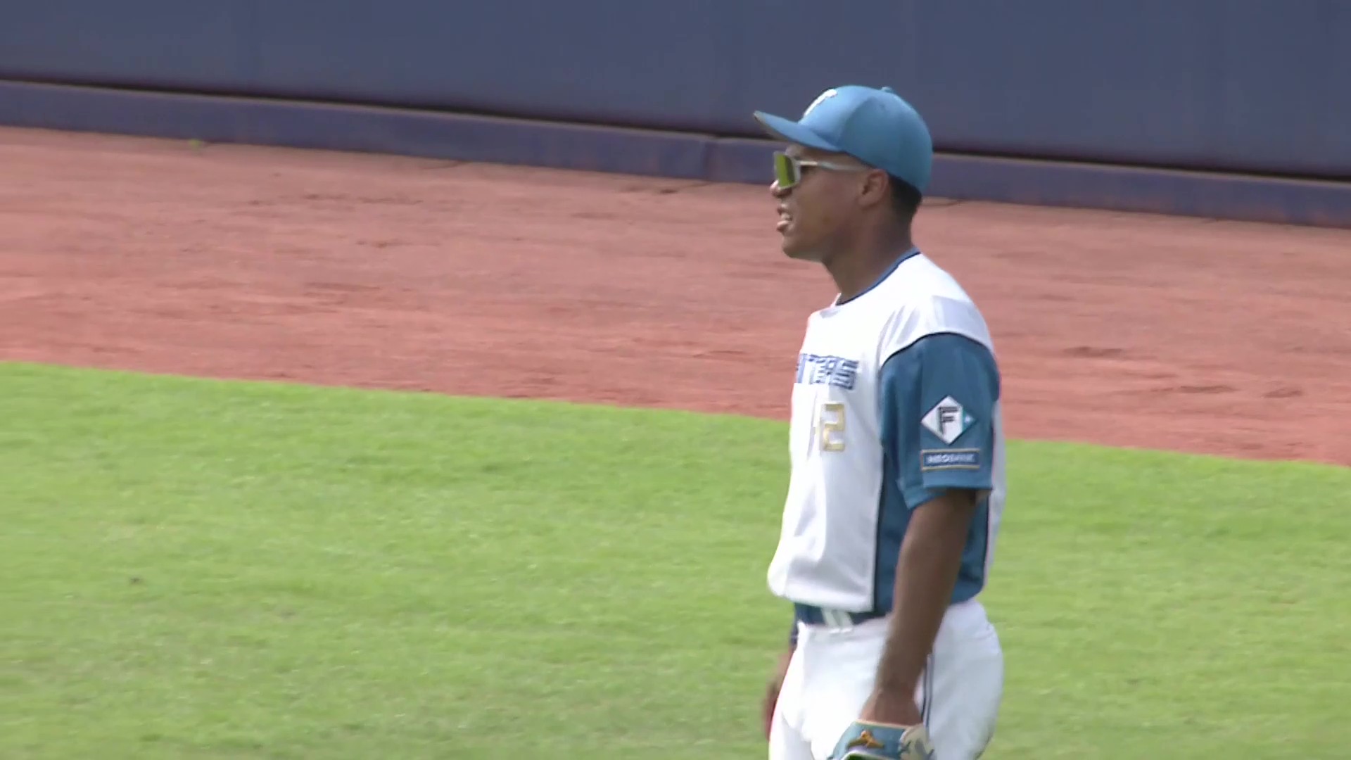 【ファーム】ファイターズ・エドポロケイン 上手いクッション処理から2塁への好返球!! 2026年6月17日 北海道日本ハムファイターズ 対 埼玉西武ライオンズ