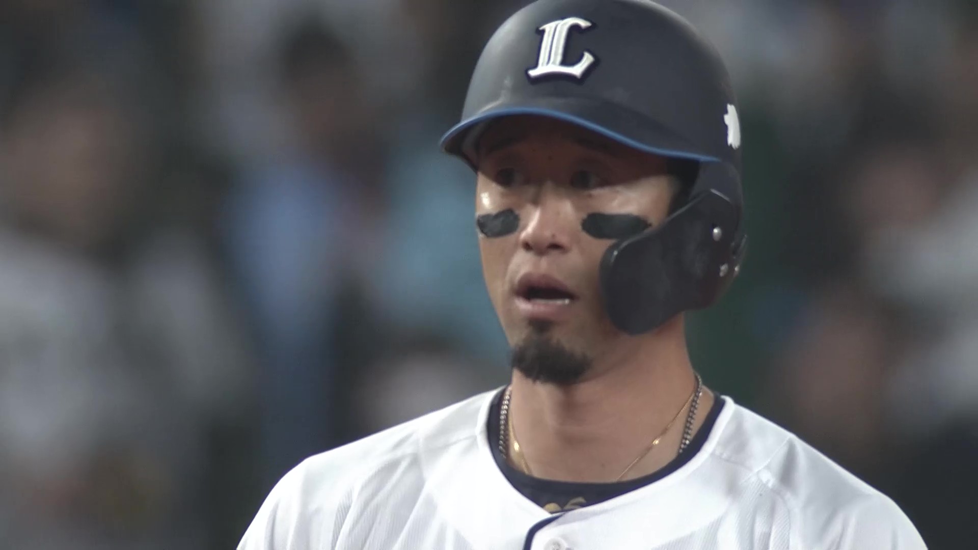 【7回裏】塁上でガッツポーズ!! ライオンズ・外崎修汰 満塁のチャンスで逆方向への2点タイムリー2ベースヒットで逆転!! 2026年3月20日 埼玉西武ライオンズ 対 横浜DeNAベイスターズ