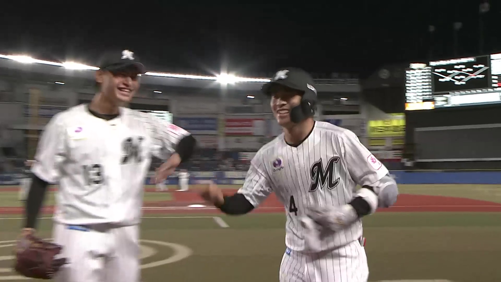 【2回裏】見事に決めた!! マリーンズ・友杉篤輝 一塁線上に綺麗に転がすスクイズで先制!! 2026年4月22日 千葉ロッテマリーンズ 対 オリックス・バファローズ