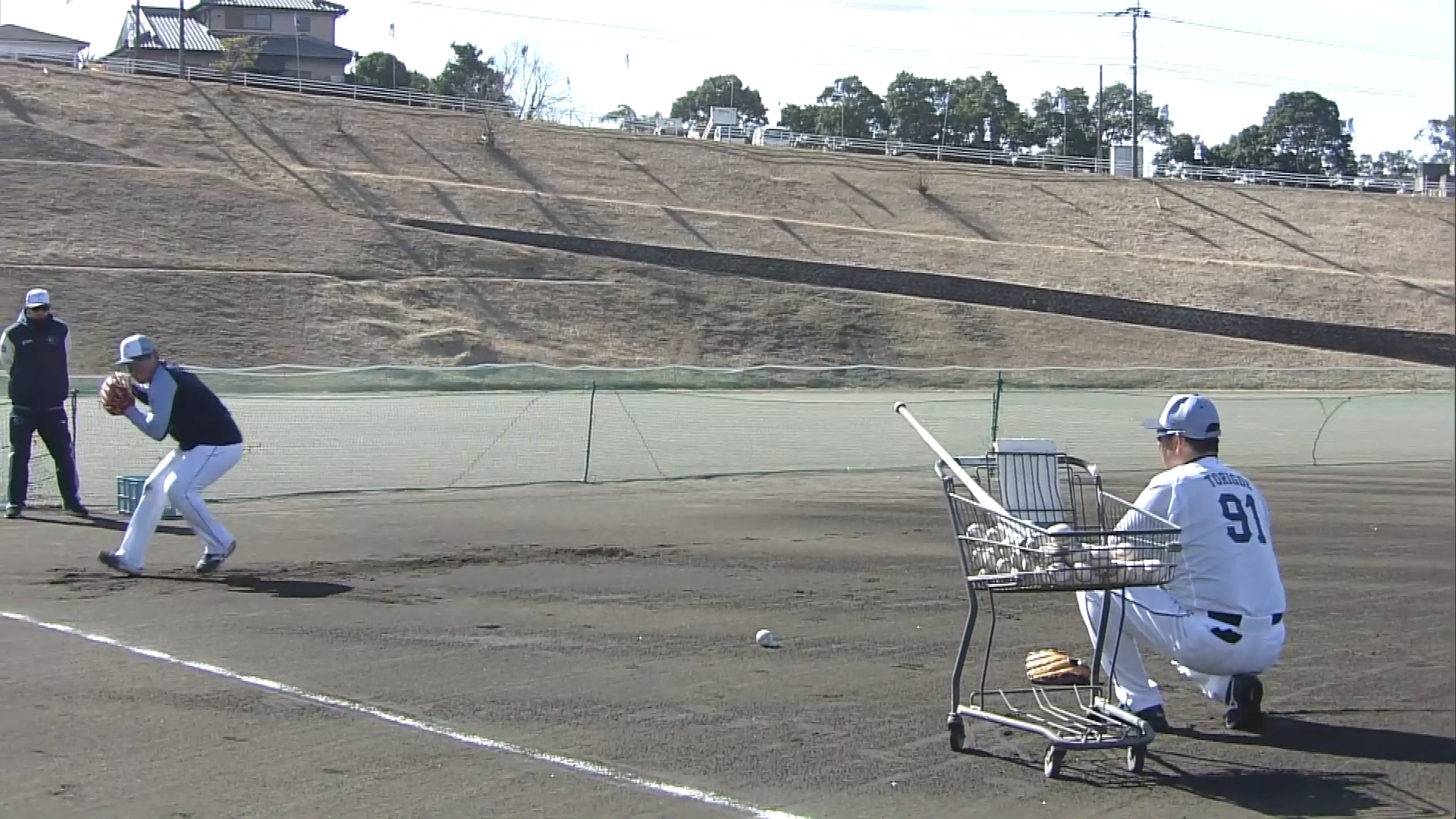 【春季キャンプ】ライオンズ・渡部聖弥が鳥越裕介ヘッドコーチの指導の下、個別練習!! 2026年2月8日 埼玉西武ライオンズ