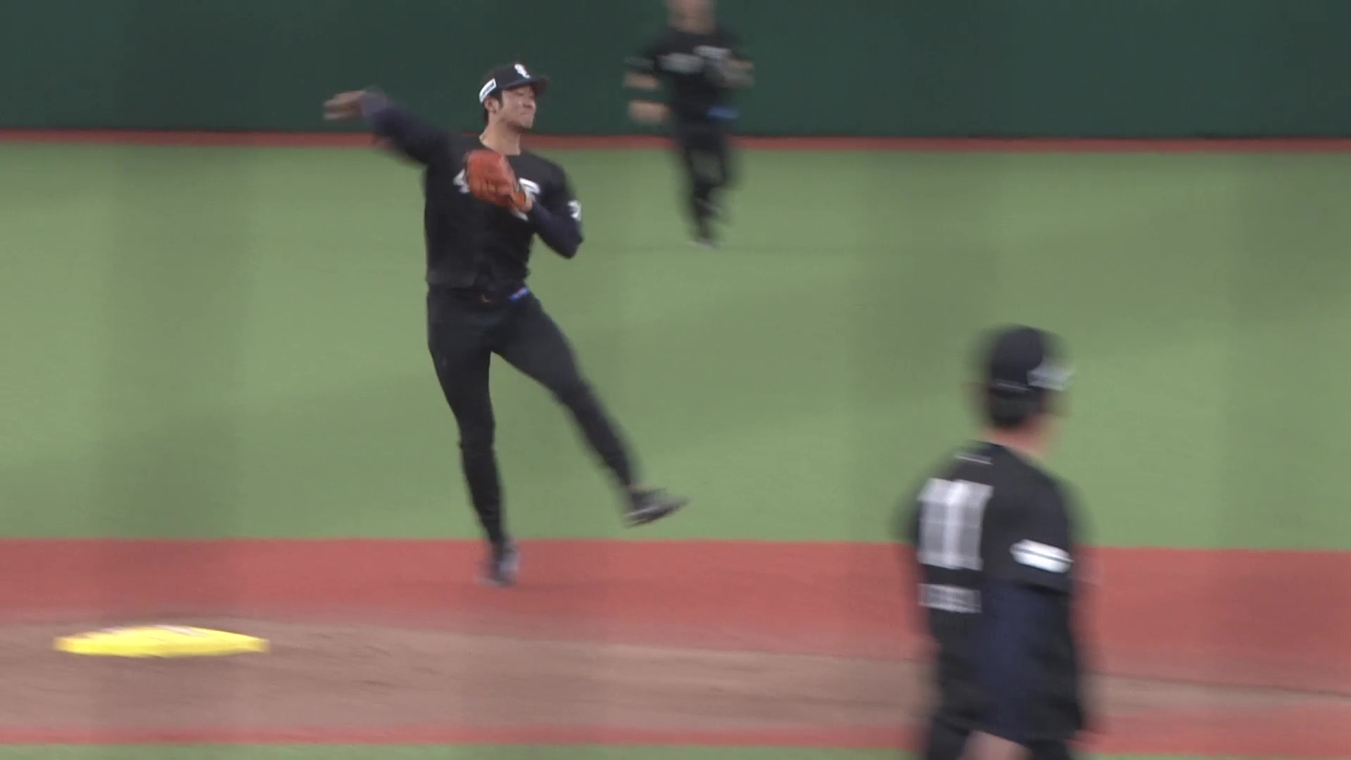 【9回表】守備で魅せる!! ライオンズ・石井一成 難しい体勢からジャンピングスローでアウトを奪う!! 2026年5月31日 埼玉西武ライオンズ 対 横浜DeNAベイスターズ