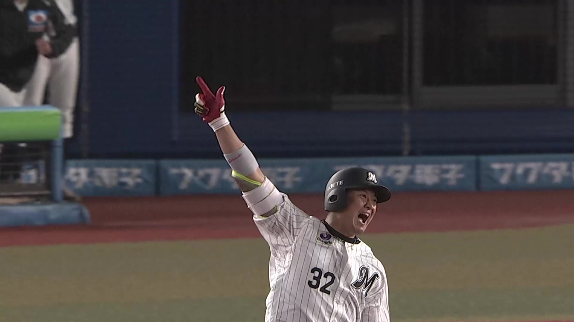 【3回裏】打球はライトスタンドへ!! マリーンズ・佐藤都志也 2夜連発となる今季第6号の2ランHR!! 2026年5月15日 千葉ロッテマリーンズ 対 オリックス・バファローズ