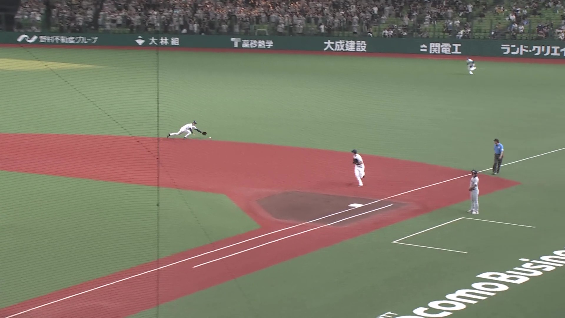 【1回表】ライオンズ・石井一成 一二塁間の打球をダイビングキャッチし華麗に捌く好プレー!! 2026年7月14日 埼玉西武ライオンズ 対 千葉ロッテマリーンズ