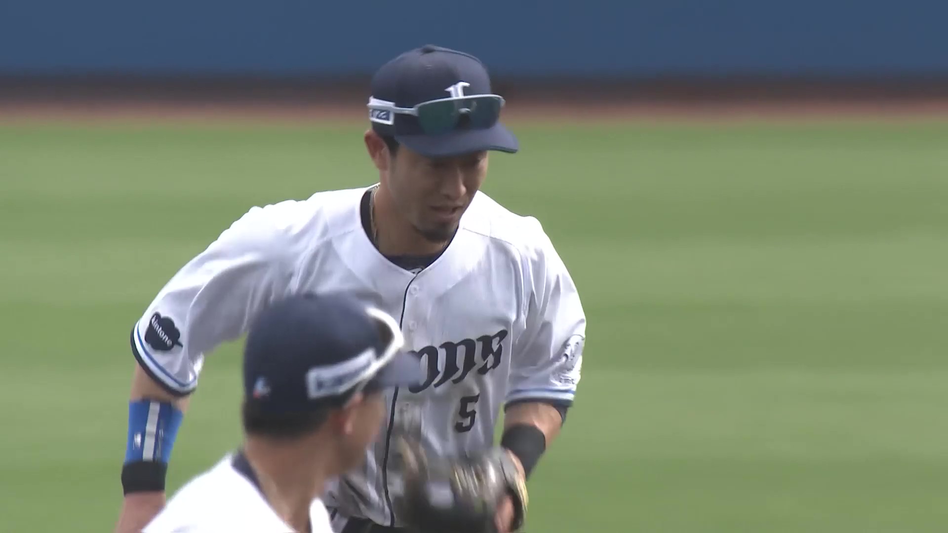 【5回表】鉄壁の守備!! ライオンズ・外崎修汰 センター前に抜けそうな打球を華麗に捌く!! 2026年3月7日 埼玉西武ライオンズ 対 東京ヤクルトスワローズ