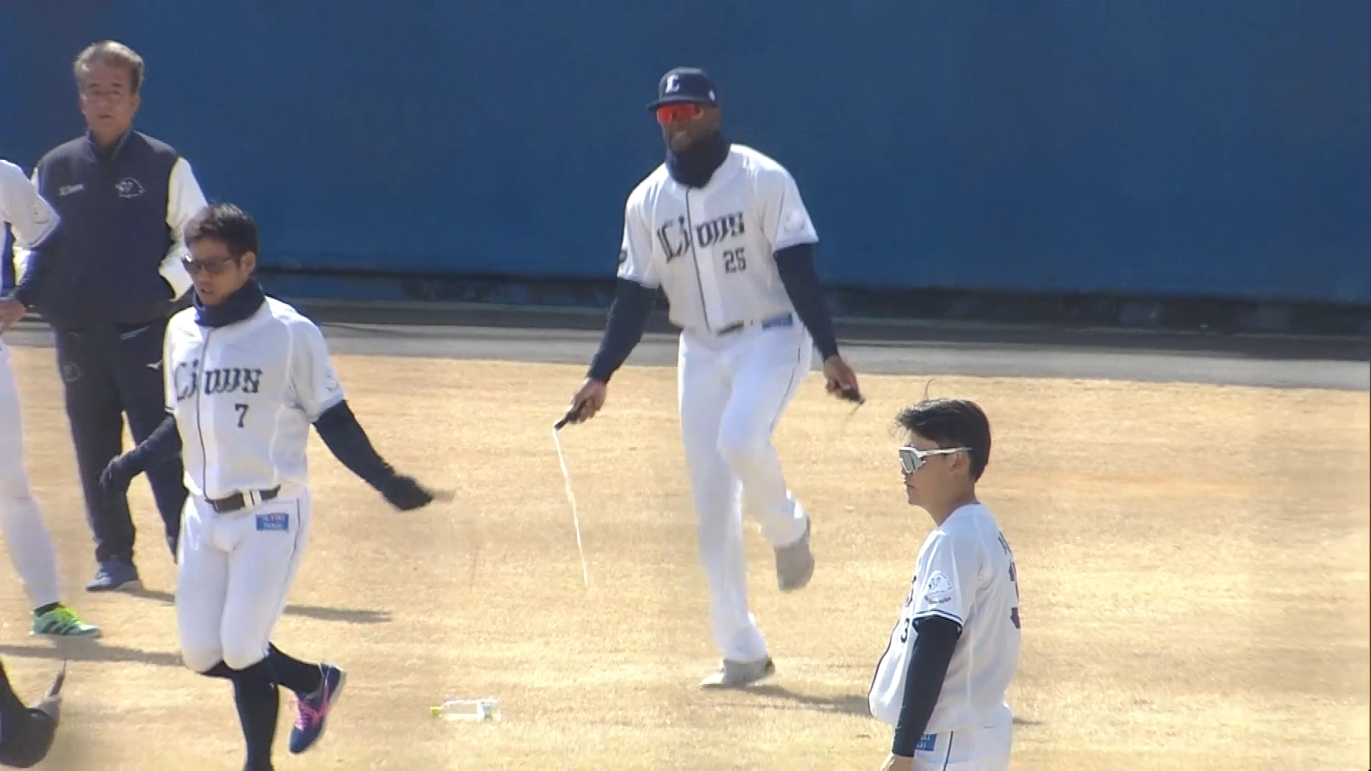 【春季キャンプ】打球は飛ぶけど縄跳びは... ライオンズ新外国人・カナリオがトレーニングに苦戦!! 2026年2月11日 埼玉西武ライオンズ