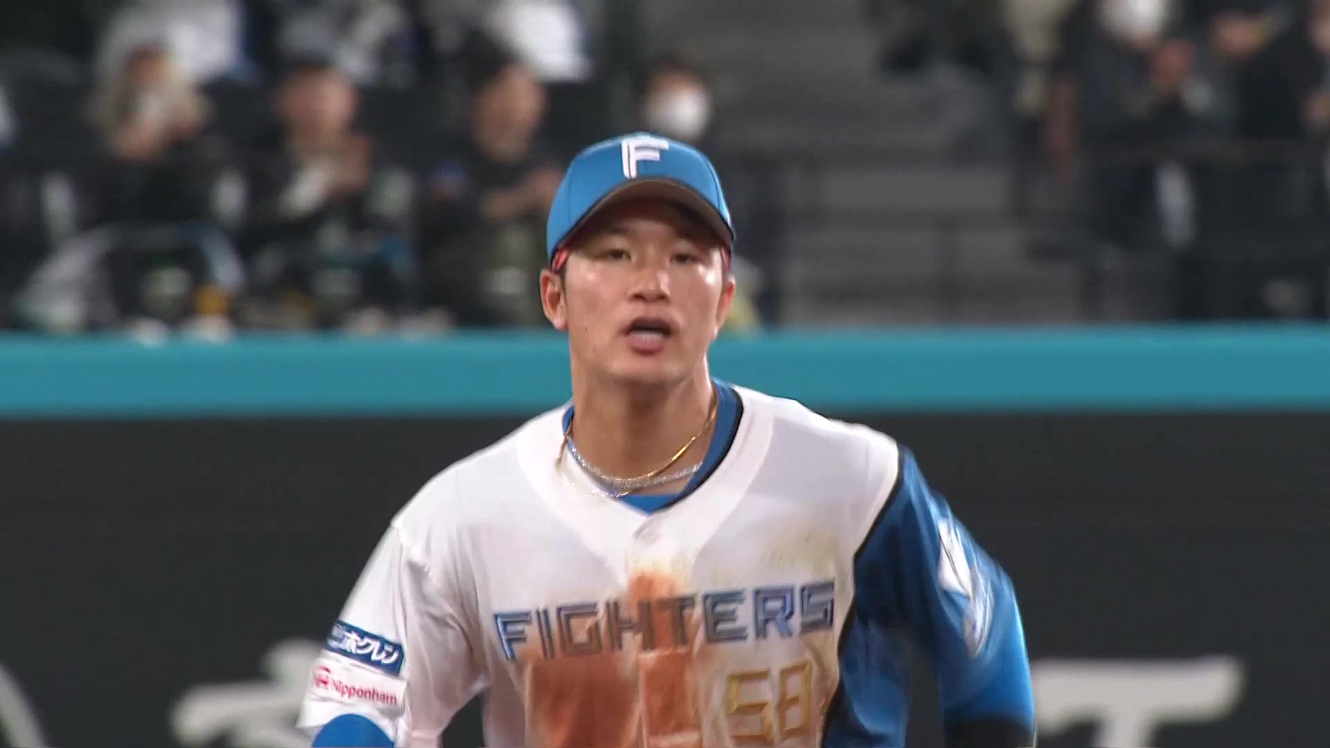 【5回表】好守!! ファイターズ・奈良間大己 センターに抜けそうな打球を見事アウトに!! 2026年4月5日 北海道日本ハムファイターズ 対 オリックス・バファローズ